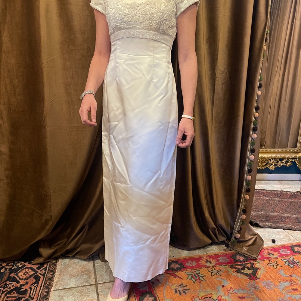 Cream Short Sleeve Crew Neck Wedding Gown